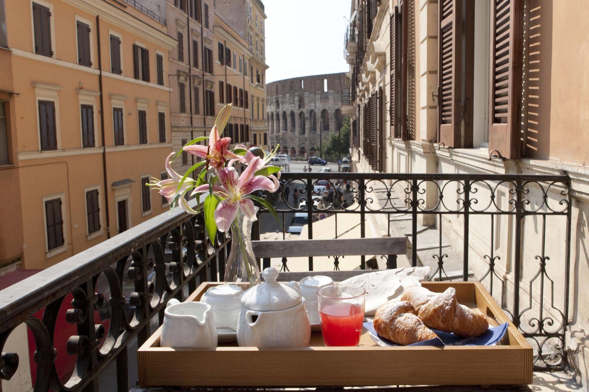 B&B Santi Quattro Al Colosseo Rome Exterior photo