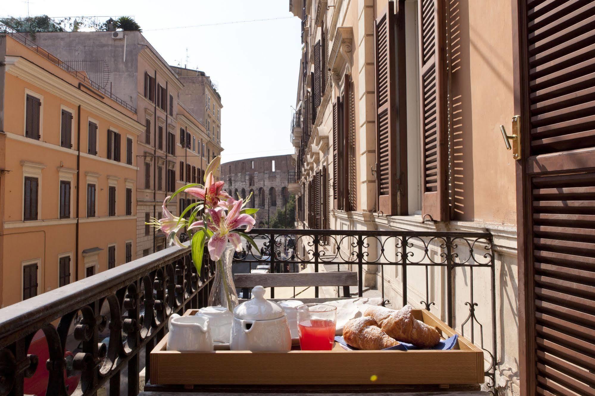 B&B Santi Quattro Al Colosseo Rome Exterior photo